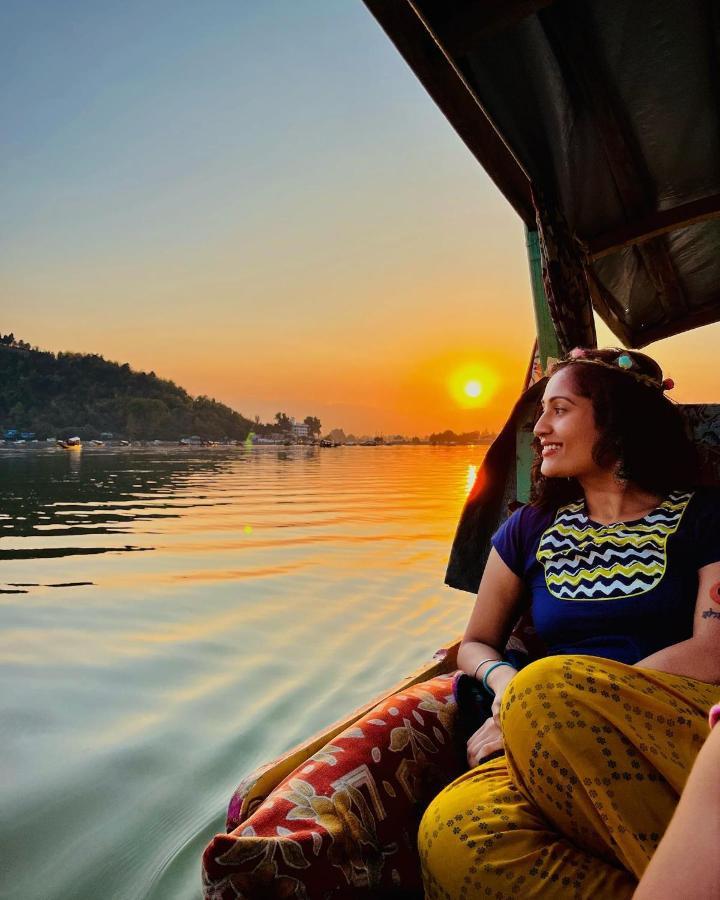 Lala Rukh Group Of Houseboats Hotell Srīnagar Exteriör bild