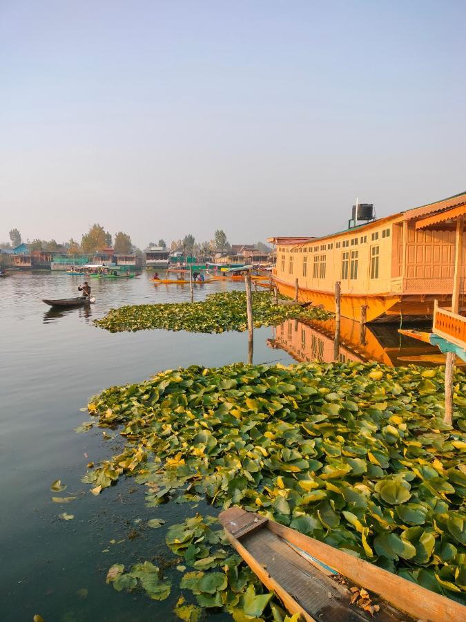 Lala Rukh Group Of Houseboats Hotell Srīnagar Exteriör bild
