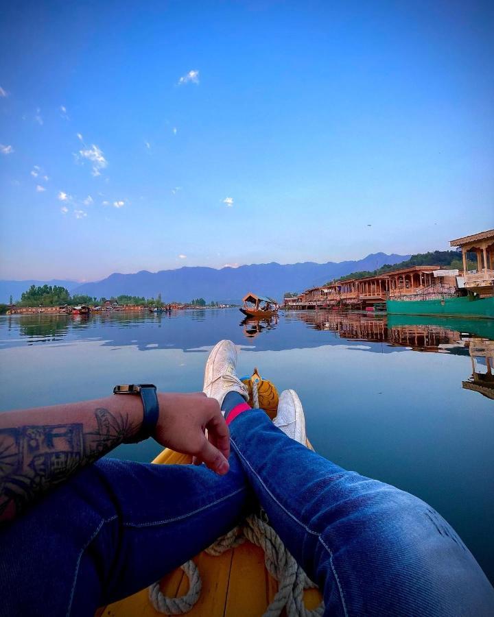 Lala Rukh Group Of Houseboats Hotell Srīnagar Exteriör bild