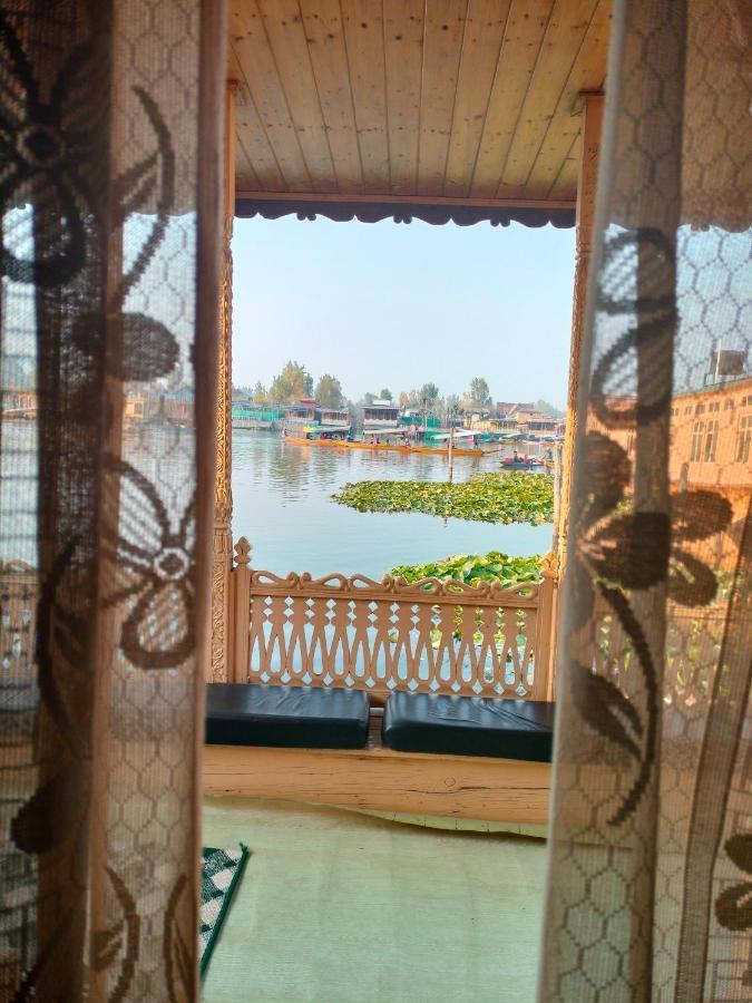 Lala Rukh Group Of Houseboats Hotell Srīnagar Exteriör bild