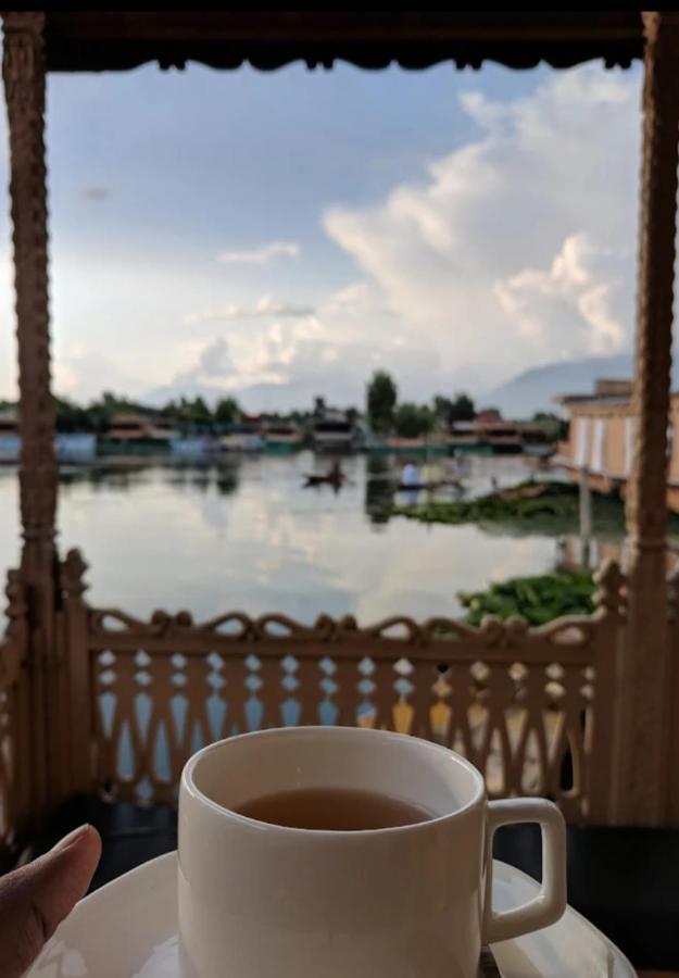 Lala Rukh Group Of Houseboats Hotell Srīnagar Exteriör bild