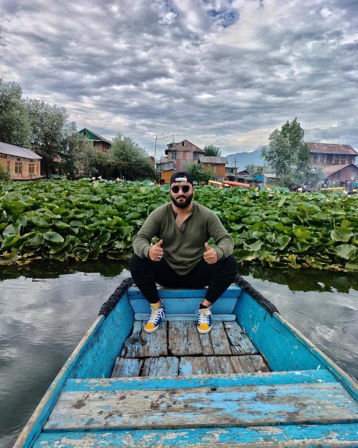 Lala Rukh Group Of Houseboats Hotell Srīnagar Exteriör bild