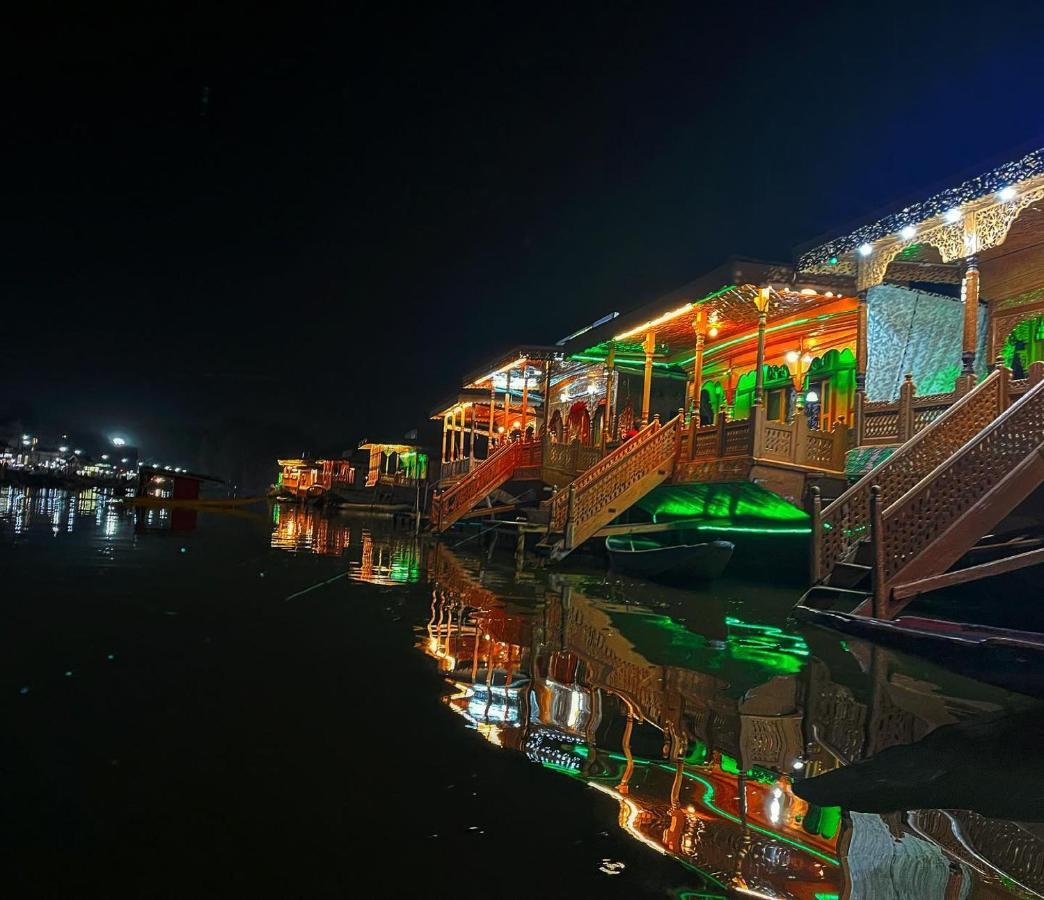 Lala Rukh Group Of Houseboats Hotell Srīnagar Exteriör bild