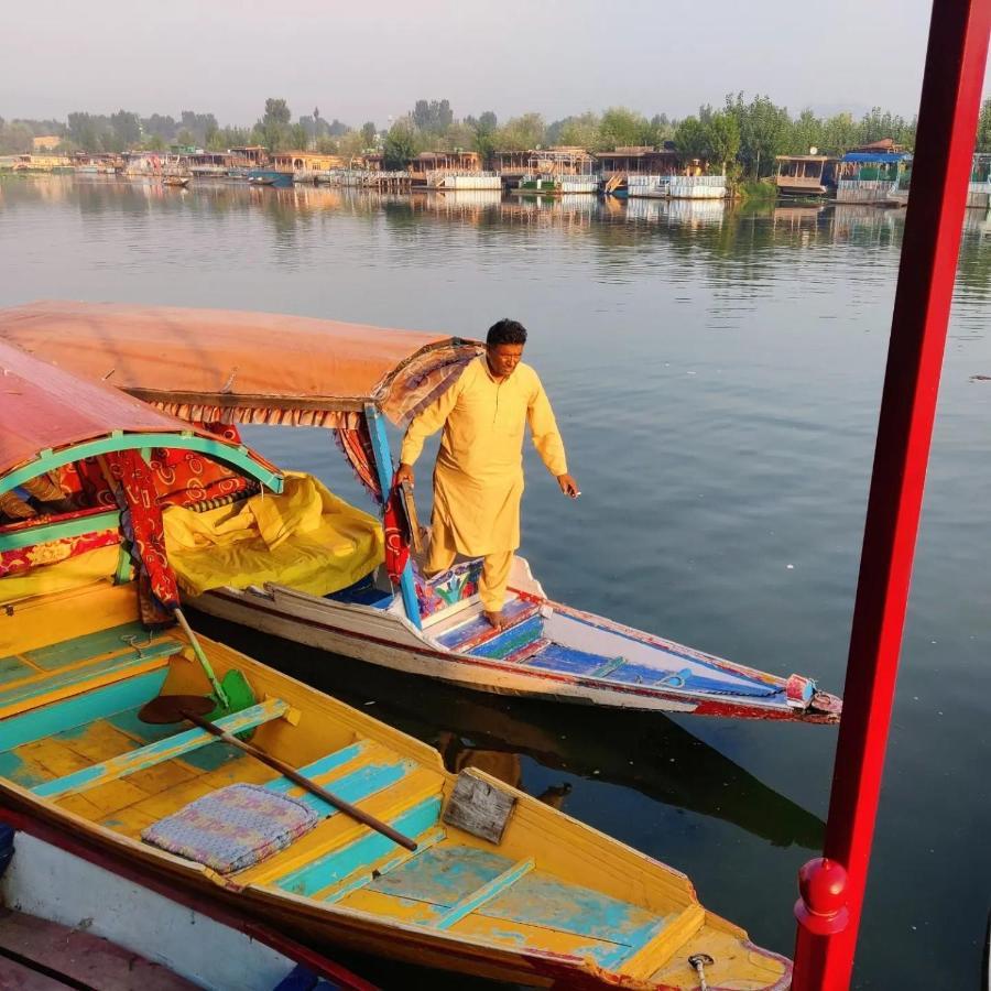Lala Rukh Group Of Houseboats Hotell Srīnagar Exteriör bild