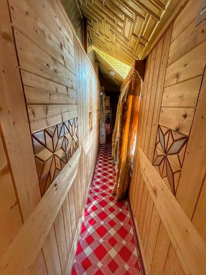 Lala Rukh Group Of Houseboats Hotell Srīnagar Exteriör bild