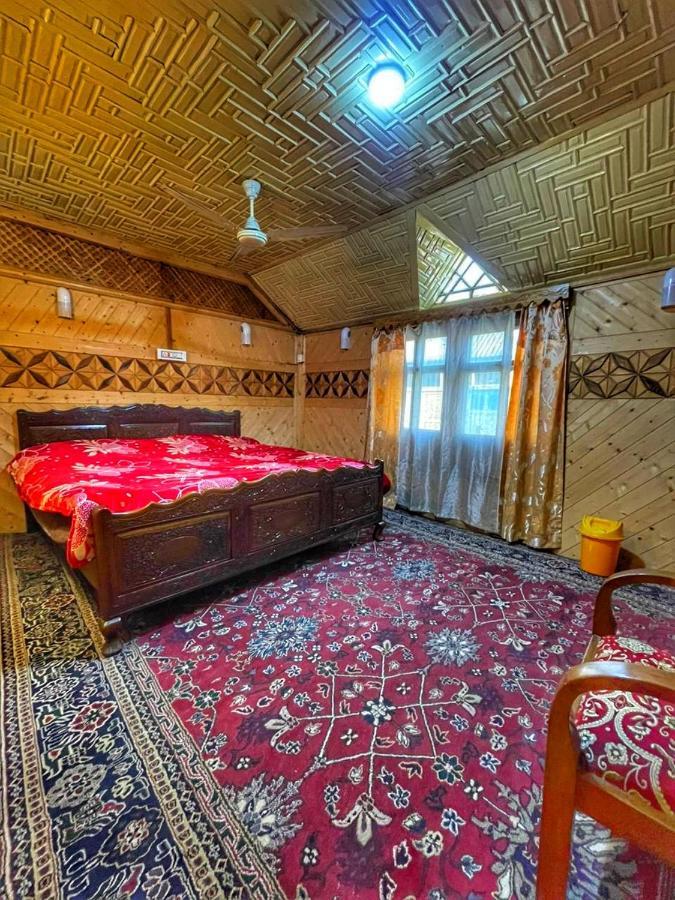 Lala Rukh Group Of Houseboats Hotell Srīnagar Exteriör bild