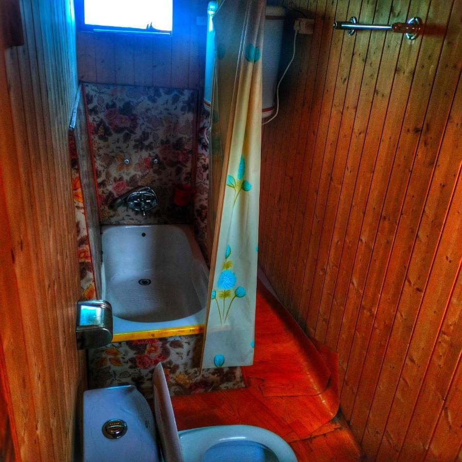 Lala Rukh Group Of Houseboats Hotell Srīnagar Exteriör bild