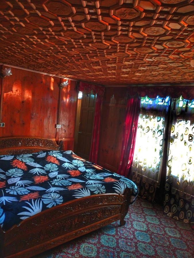 Lala Rukh Group Of Houseboats Hotell Srīnagar Exteriör bild