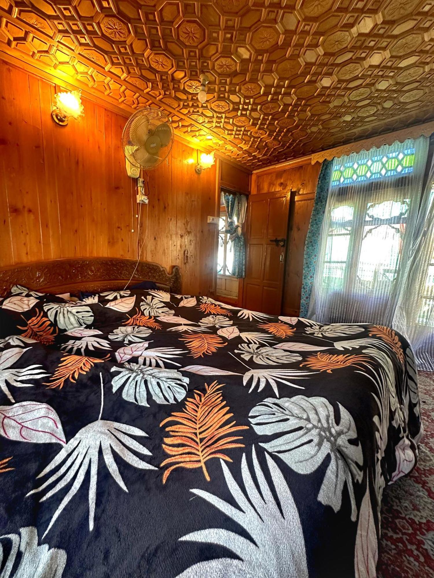 Lala Rukh Group Of Houseboats Hotell Srīnagar Exteriör bild