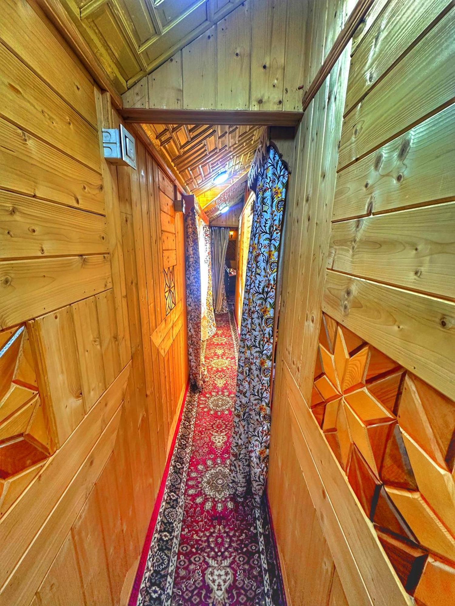 Lala Rukh Group Of Houseboats Hotell Srīnagar Exteriör bild