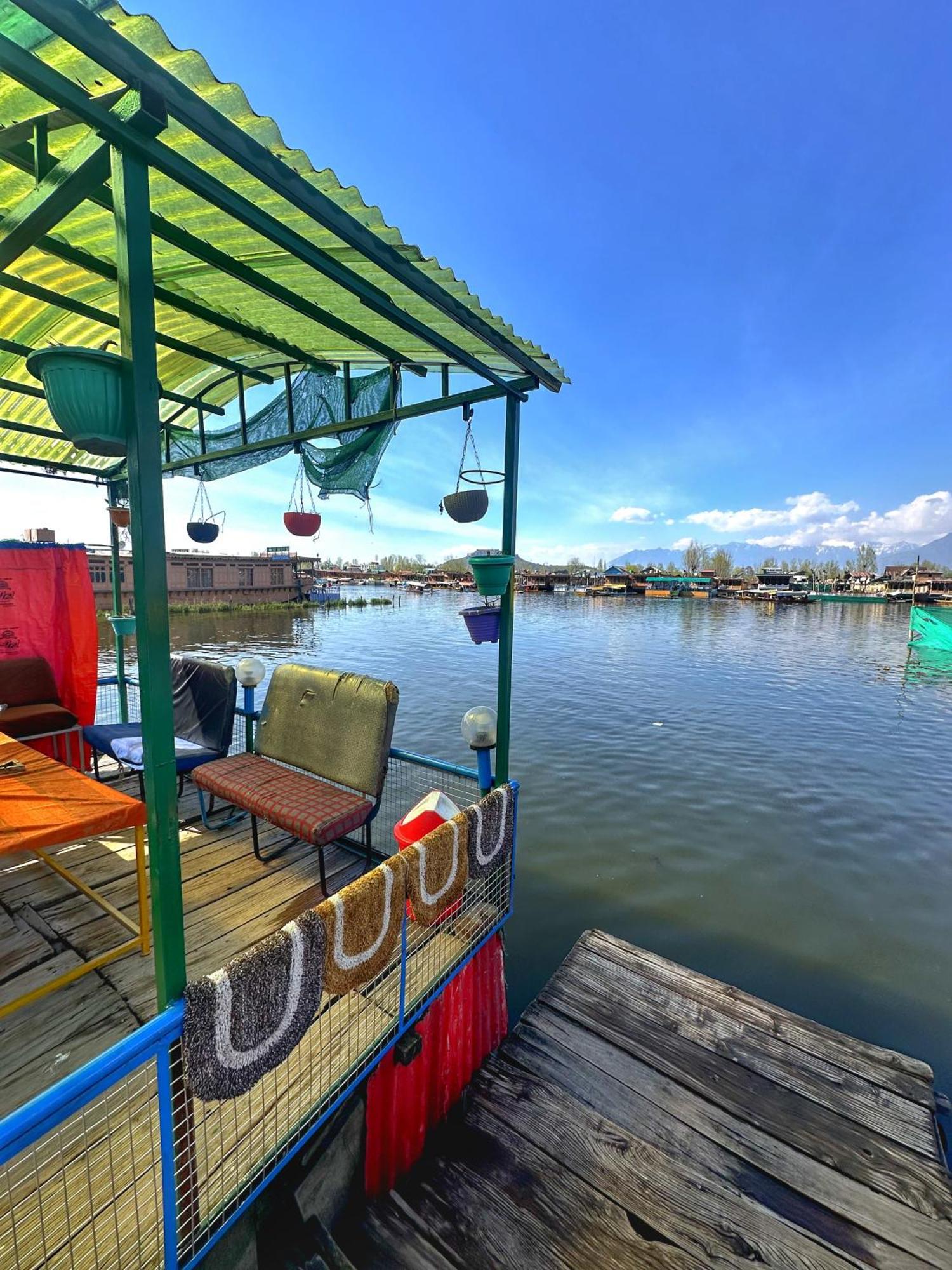 Lala Rukh Group Of Houseboats Hotell Srīnagar Exteriör bild