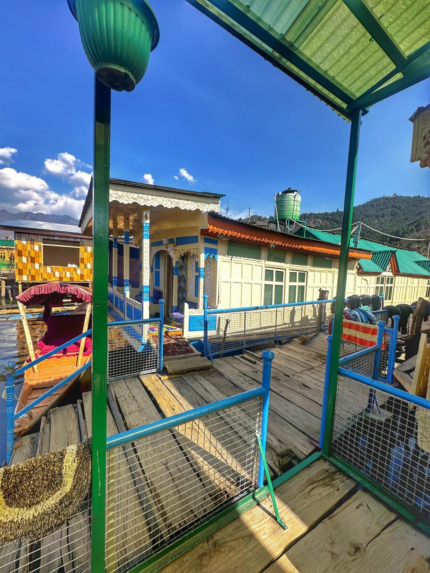 Lala Rukh Group Of Houseboats Hotell Srīnagar Exteriör bild