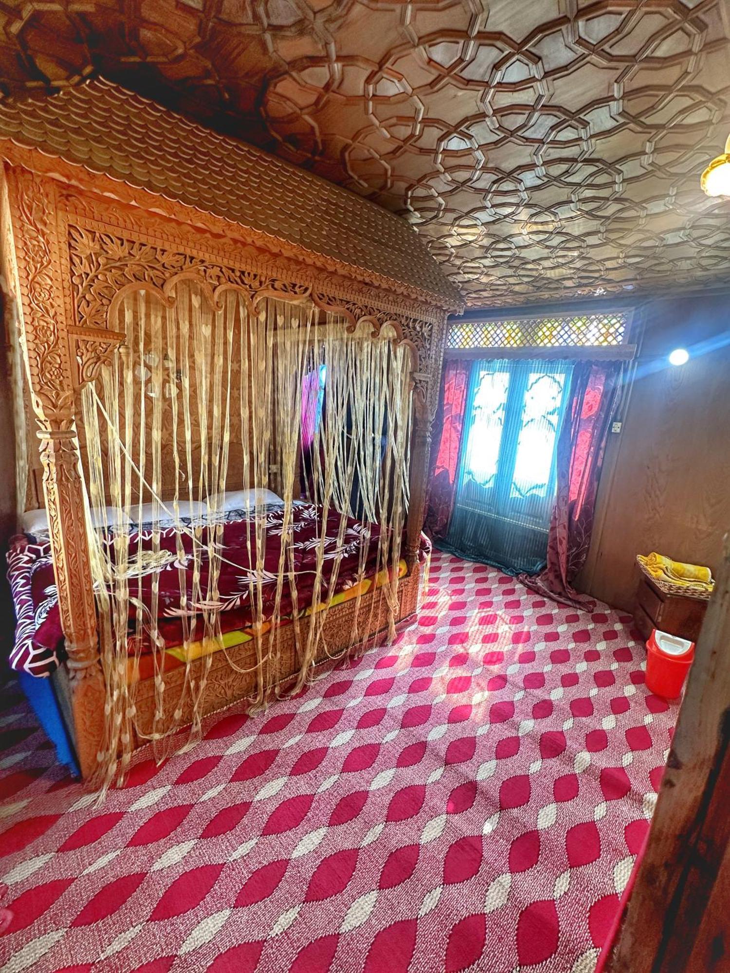 Lala Rukh Group Of Houseboats Hotell Srīnagar Exteriör bild